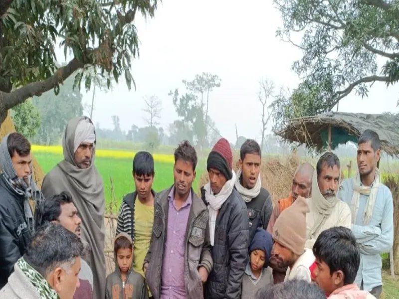 खबर का असर: पशु चिकित्सकों की टीम ने किया ग्राम अहिरन पैरूआ का भ्रमण 