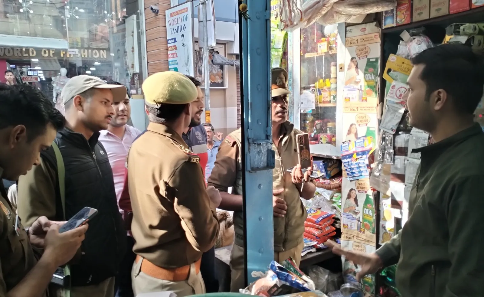 संभल: चोरों ने किराने की दुकान पर बोला धावा, आठ लाख की नकदी उड़ाई