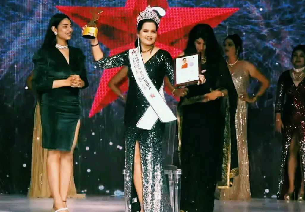 बरेली की प्रियभाषनी पाठक ने जीता मिसेज डिवाइन का खिताब