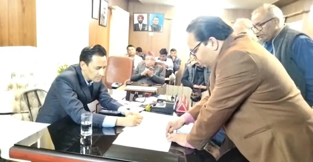 हल्द्वानी: साहब…प्रापर्टी डीलर ने रुपया ले लिया जमीन दे रहा न रुपया