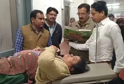 शाहजहांपुर: डंपर की चपेट में आने मासूम बच्चे सहित दंपति घायल