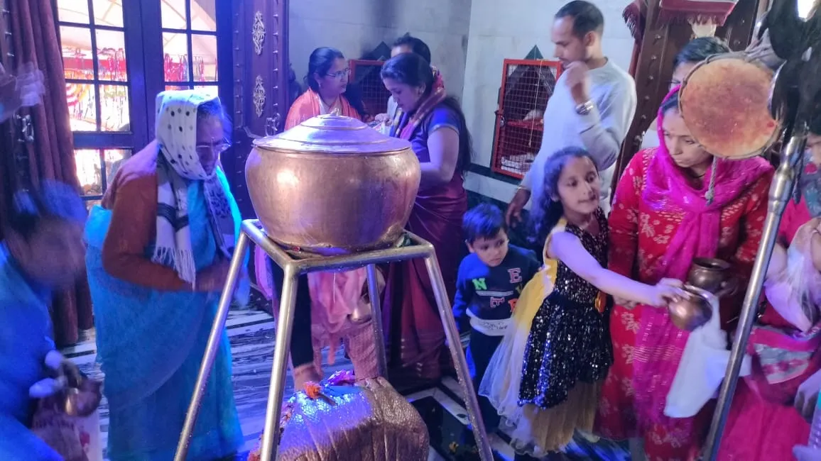 हल्द्वानी: देर शाम तक शिवालयों में लगा रहा शिव भक्तों का तांता 