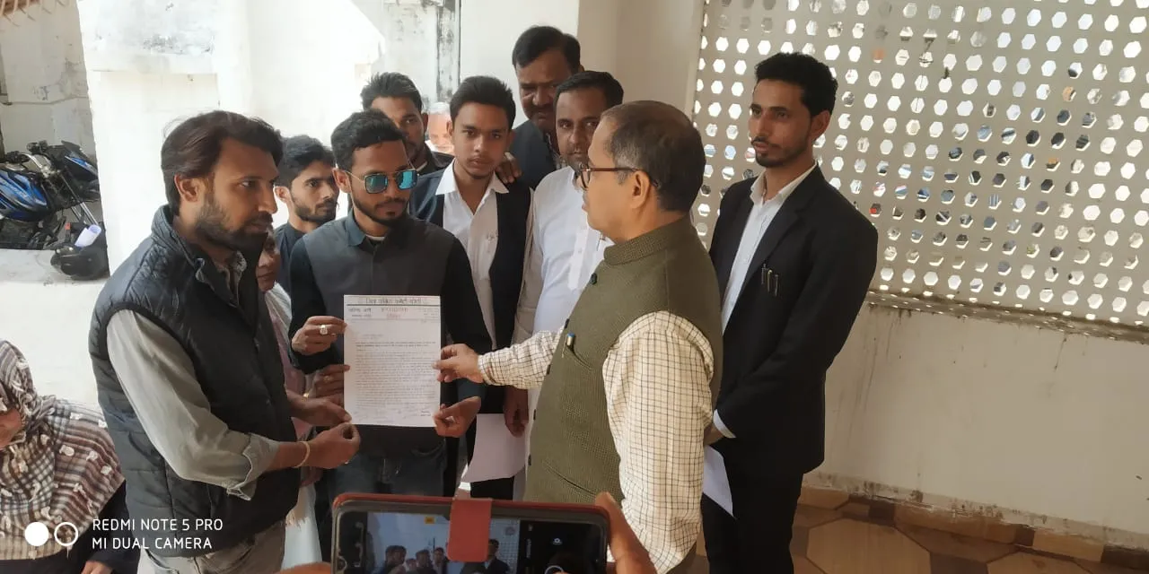 बरेली: बांदा की मस्जिद में हुई तोड़फोड़ से मुस्लिम समाज में रोष, सौंपा ज्ञापन