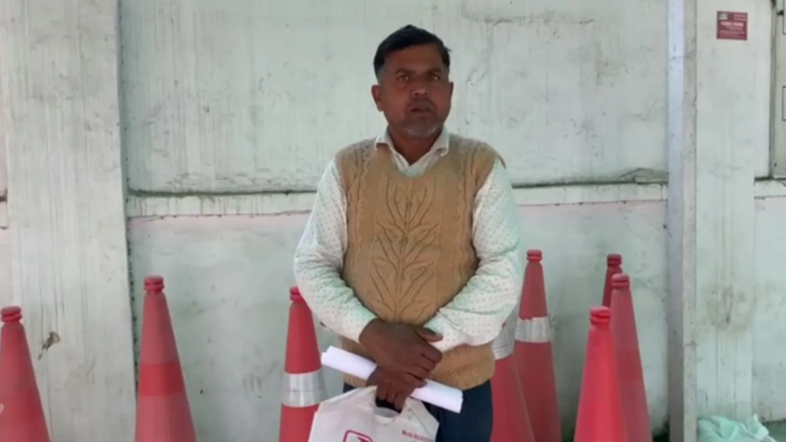 बरेली : रंजिशन फौजी के खेत मे पड़े छप्पर व खोखे में लगाई आग, पीड़ित ने लगाई न्याय की गुहार