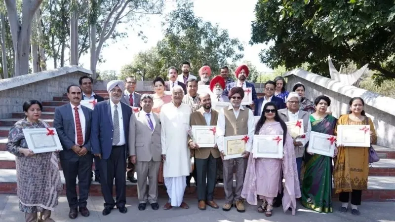 चंडीगढ़ साहित्य अकादमी ने लेखकों को किया सम्मानित