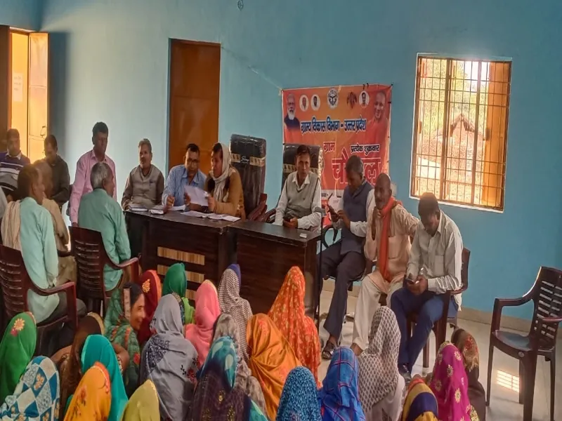 अयोध्या: चौपाल में समस्याएं सुनी नहीं, बस सुनाया सरकार का संदेश 