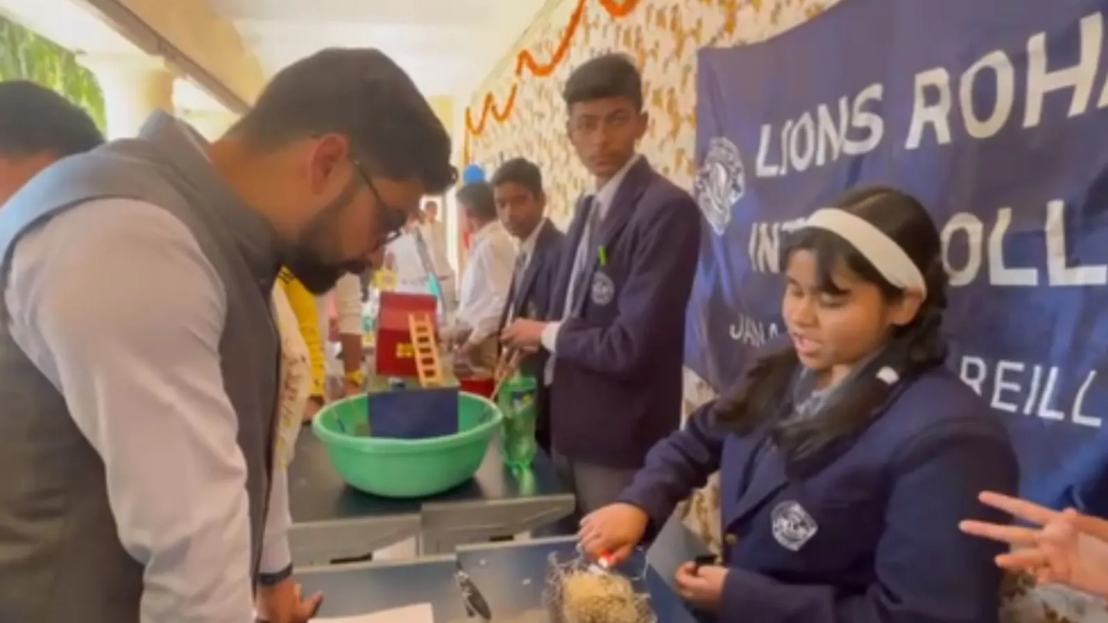 बरेली: नेशनल साइंस डे पर राजकीय विज्ञान मॉडल प्रतियोगिता में छात्राओं ने बिखेरा हुनर