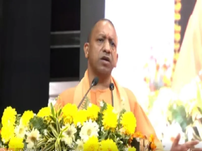 Video: सीएम योगी ने दारोगा भर्ती के चयनित उम्‍मीदवारों को दिए नियुक्ति पत्र, बोले- अपराधी से 10 कदम आगे की सोचें, पीएम मोदी ने भी दिया मंत्र