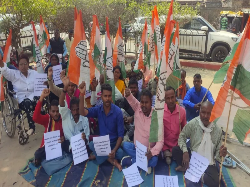 अयोध्या : कांग्रेस निशक्तजन प्रकोष्ठ ने धरना देकर सौंपा ज्ञापन 