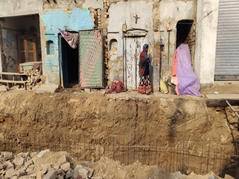 अयोध्या : सड़क चौड़ीकरण से उजड़े व्यापारियों के सामने गहराया रोजी-रोटी का संकट