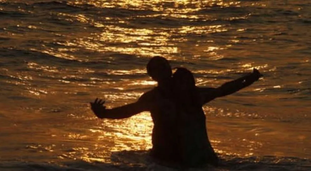 वैलेंटाइन डे की पूर्व संध्या पर अरब सागर में डूबने से प्रेमी युगल की मौत