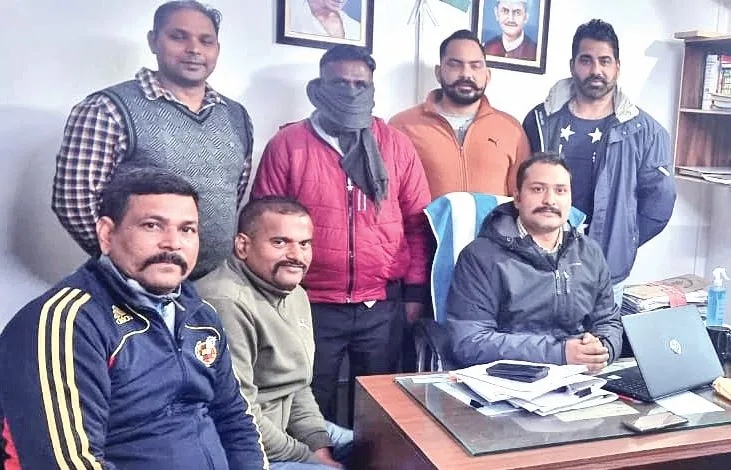रुद्रपुरः दस माह से फरार चल रहे 25 हजार के इनामी गो तस्कर को पुलिस ने किया गिरफ्तार