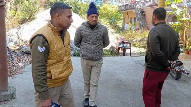 Bageshwar: घर पर फायरिंग होने से बाल- बाल बचे मुख्य कृषि विकास अधिकारी, जांच में जुटी पुलिस 