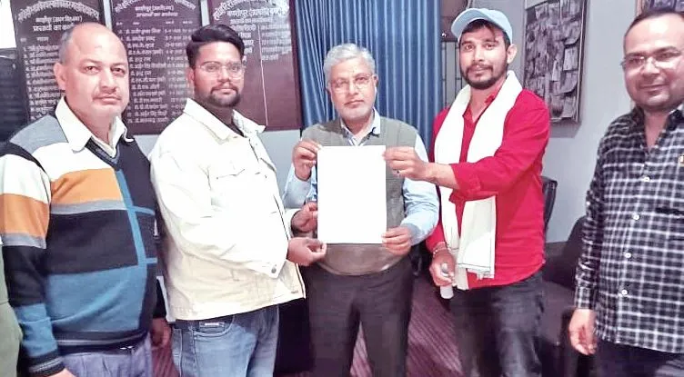 काशीपुरः ABVP ने ज्ञापन सौंपने के बाद दी चेतावनी, मांगे पूरी न होने तक जारी रहेगी भूख हड़ताल