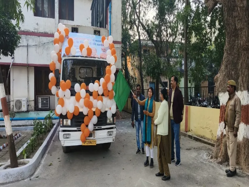 हरदोई : निपुण भारत मिशन को फतह करने के लिए दौड़ी एलईडी वैन