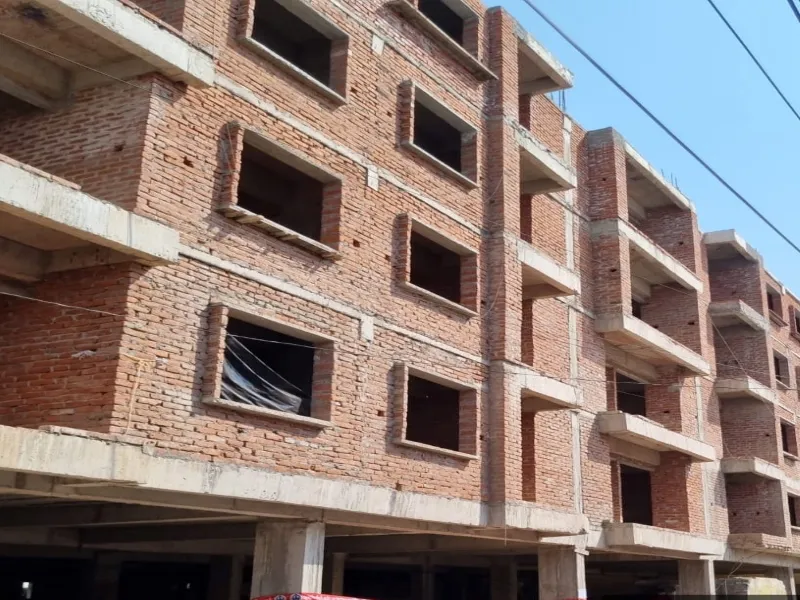 लखनऊ : पांच मंजिला अवैध अपार्टमेंट सील 