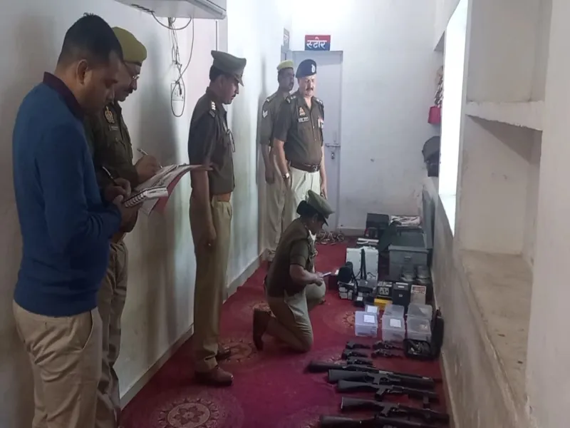 हरदोई : एसपी ने किया कोतवाली का निरीक्षण, साफ-सफाई के दिये निर्देश