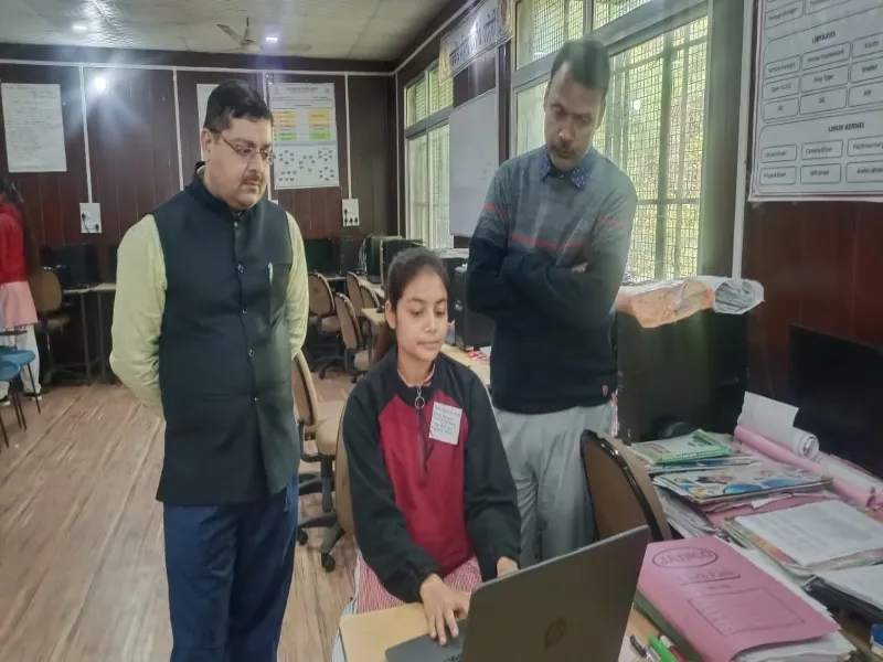 अमेठी महिला पॉलिटेक्निक की छात्रा ने बनाया कोल्ड स्टोर ऐप्स