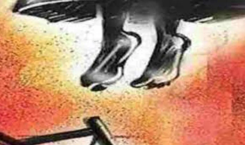 शाहजहांपुर: फंदे से लटका मिला युवती का शव, परिवार में मचा कोहराम