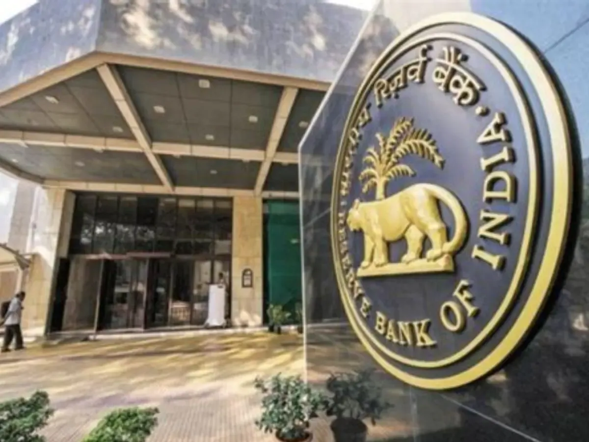 देश का विदेशी मुद्रा भंडार 5.68 अरब डॉलर घटकर 561.26 अरब डॉलर पर