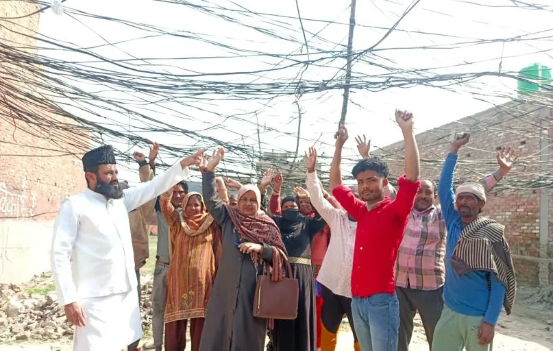 बरेली: स्मार्ट सिटी...जहां झूले रहे तार, हर पल खतरे में जिंदगी