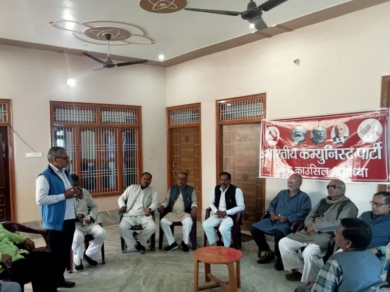 दमन का रास्ता अपनाए हुए है सरकार : अशोक तिवारी