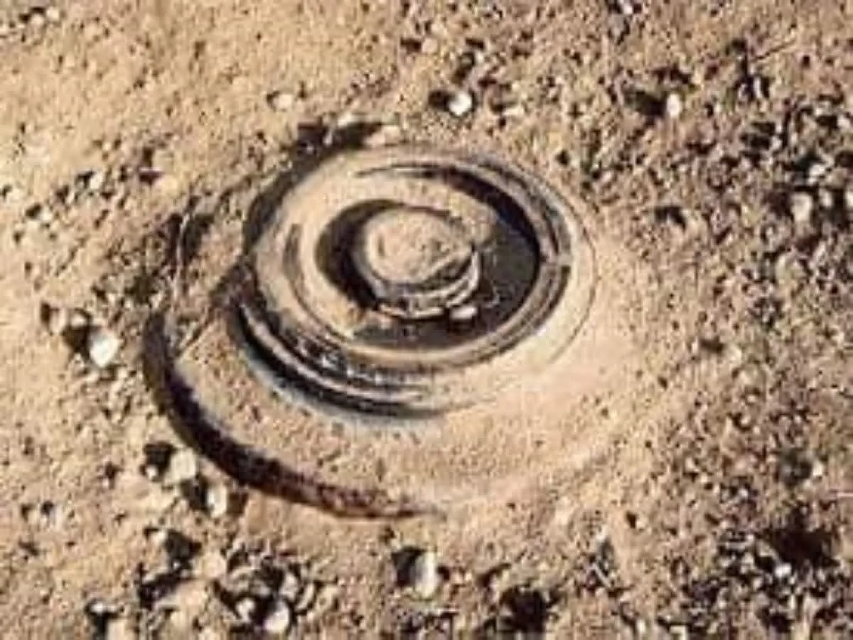 जम्मू-कश्मीर: सांबा में अंतरराष्ट्रीय सीमा के पास किया गया टैंक-रोधी बारूदी सुरंग को नष्ट 