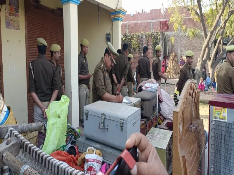 हरदोई : पुलिस ने लाउडस्पीकर से कराई मुनादी, आरोपी की 22 लाख की संपत्ति कुर्क