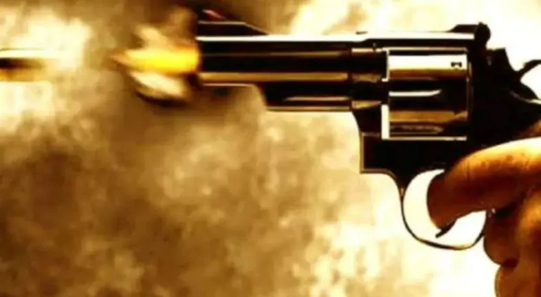 रामपुर में छात्रों के दो गुटों में फायरिंग, एक घायल