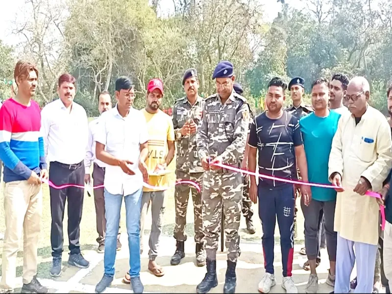 बहराइच : खिलाड़ियों ने पेड़ों को गुब्बारे से सजाकर रक्षा का लिया संकल्प