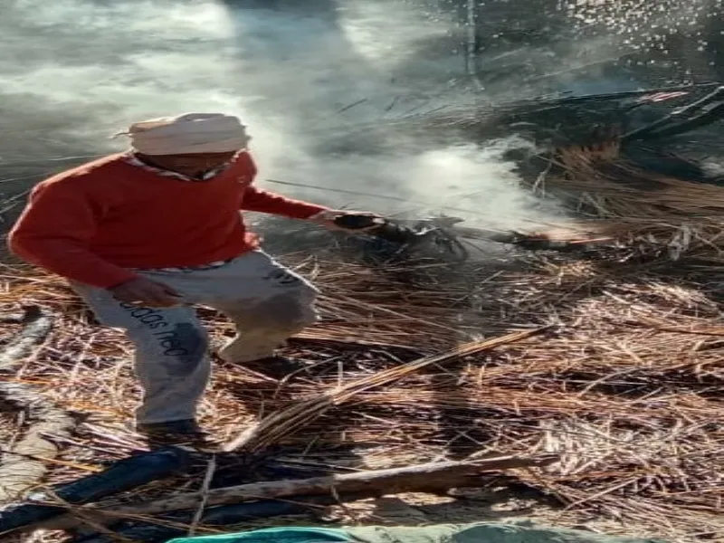 रायबरेली : चूल्हे की चिंगारी से लगी आग, गृहस्थी का सामान जला