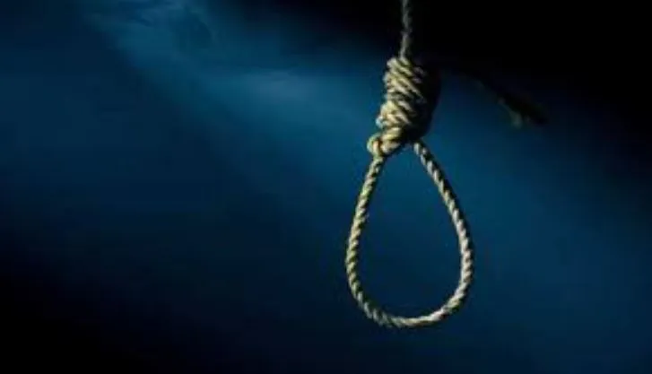 पीलीभीत: फंदे से लटका मिला ग्रामीण का शव, मचा हड़कंप