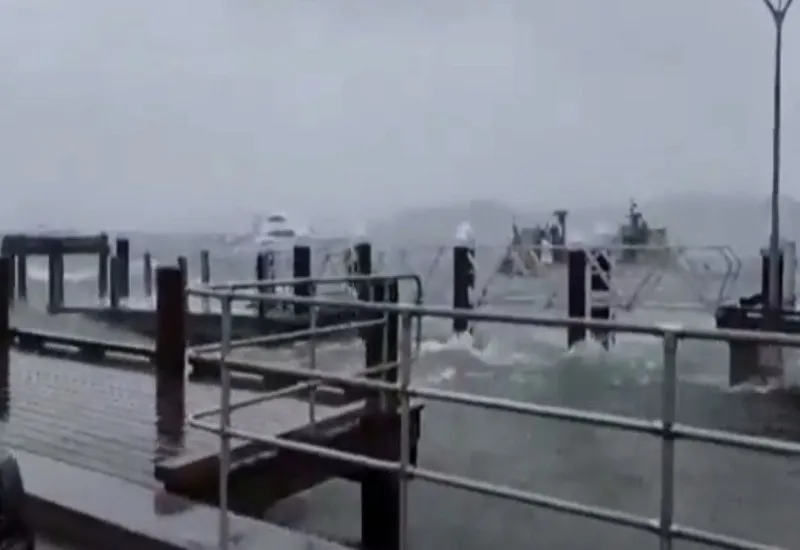 Cyclone Gabrielle : न्यूजीलैंड में साइक्लोन गेब्रियल से मचा हाहाकार, 58000 घरों की बिजली गुल, 500 से ज्यादा उड़ानें रद्द