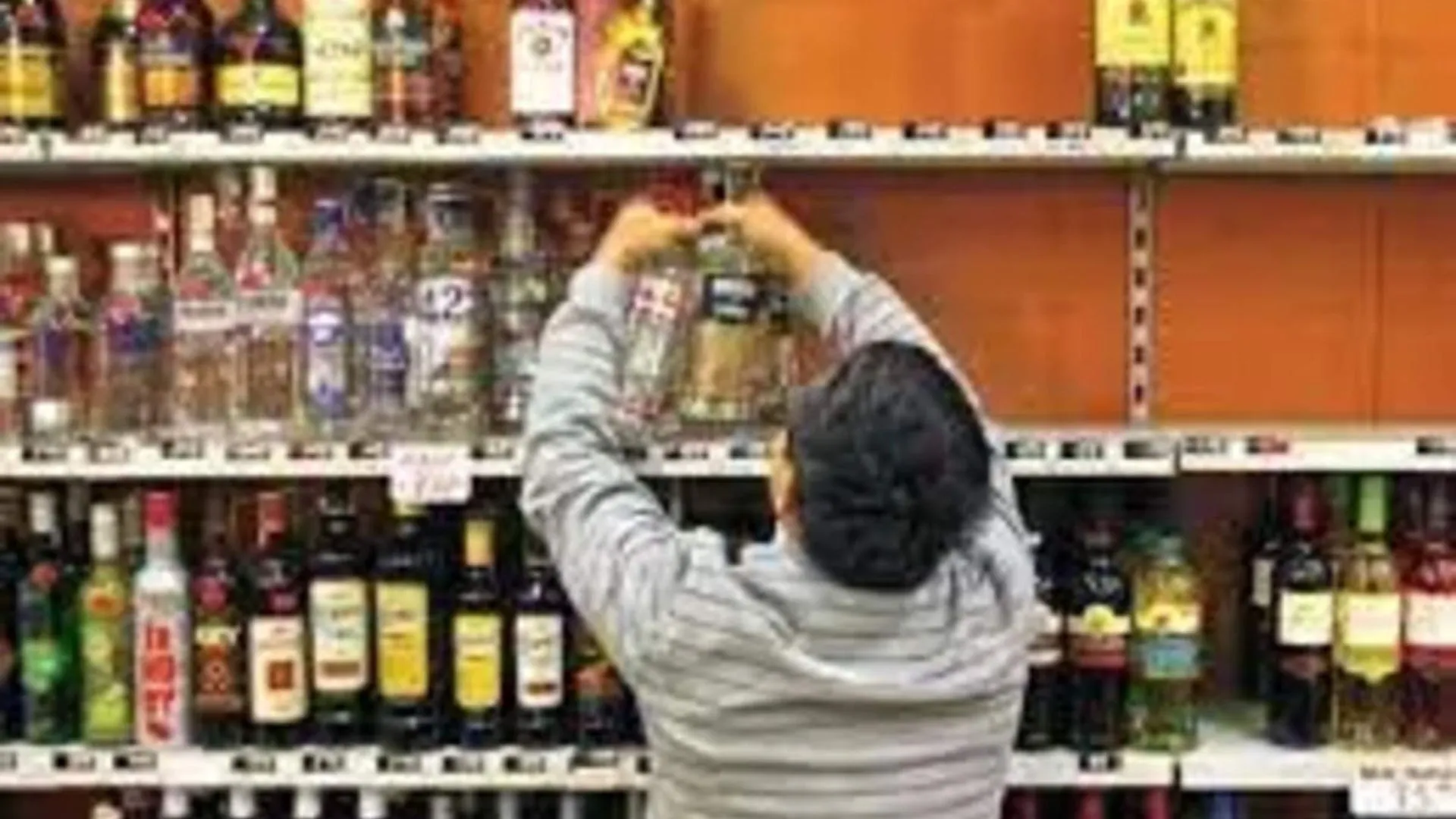 दिल्ली में जारी रहेगी मौजूदा आबकारी नीति, नई पॉलिसी अभी की जा रही तैयार 