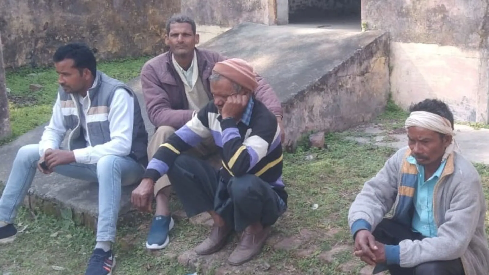 पीलीभीत: सड़क हादसे में घायल दो वृद्धाओं ने इलाज के दौरान तोड़ा दम, मचा कोहराम