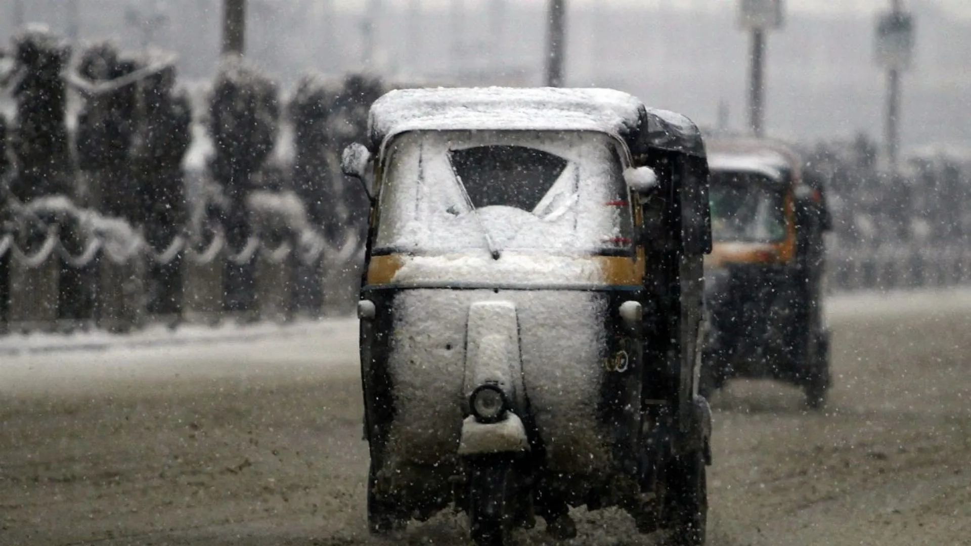 Weather Update : उत्तराखंड में एवलांच का खतरा, दिल्ली-NCR में ठंड से राहत