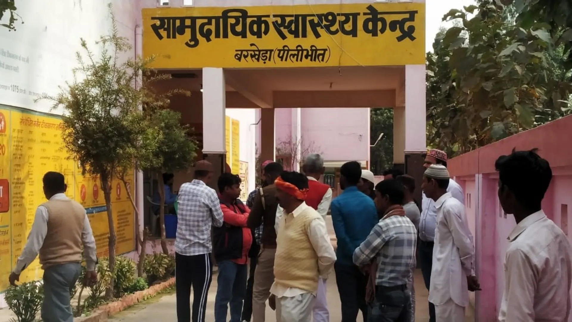 पीलीभीत : बरात में जा रहे मां-बेटे की डंपर से कुचलकर मौत, एक गंभीर