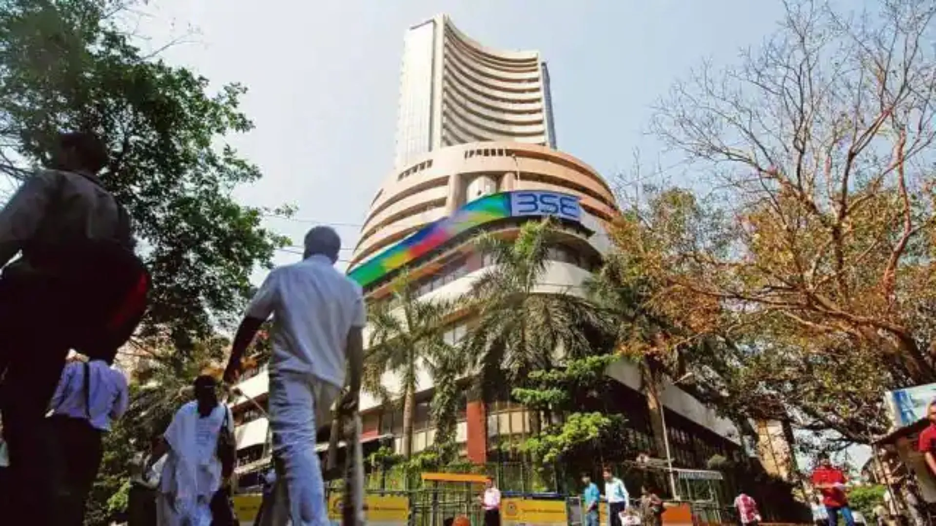 Share Market : शुरुआती कारोबार में शेयर बाजारों में तेजी, रुपया 21 पैसे चढ़ा 
