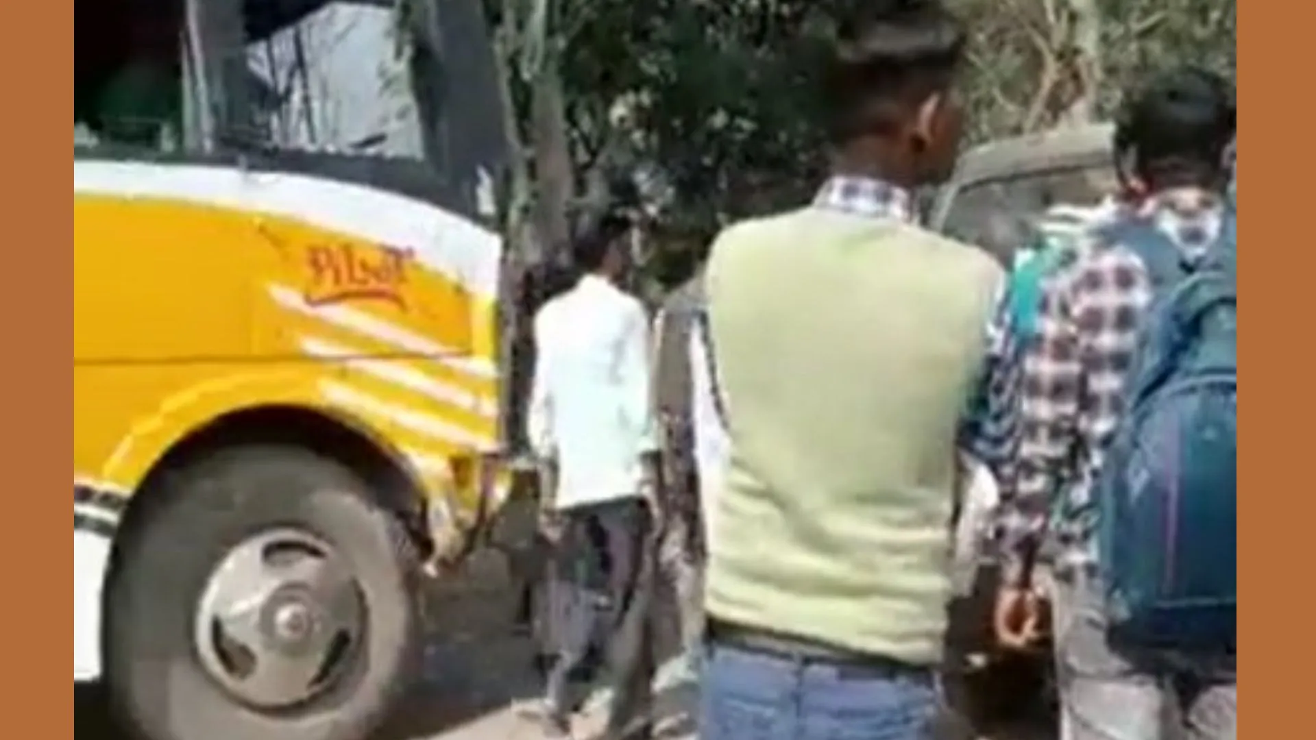 बरेली: हाईस्कूल का पेपर देकर लौट रहे छात्रों की बाइक को बस ने मारी टक्कर, एक की मौत