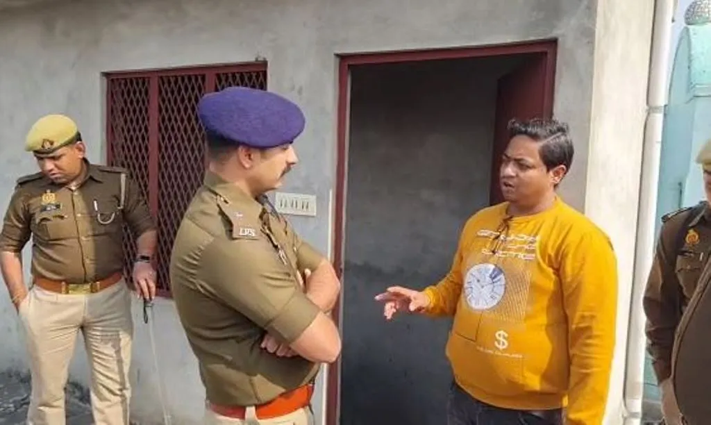 मेरठ: दुकान के तहखाने से 50 लाख के गहने चोरी, जांच करने पहुंचे SP देहात