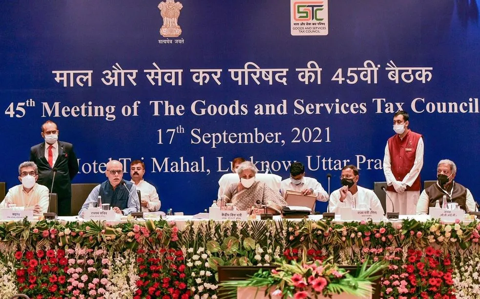 जीएसटी परिषद की बैठक में तरल गुड़ और पेंसिल शार्पनर पर कर घटाने का फैसला 
