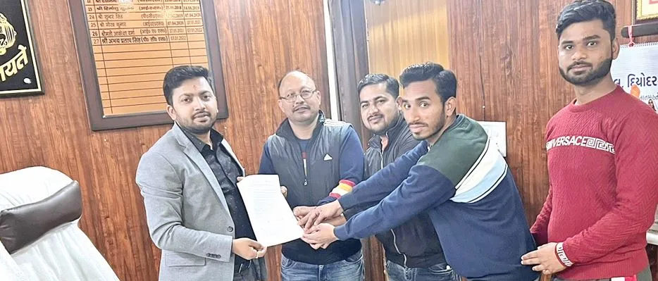 काशीपुरः बैंक भर्ती प्रक्रिया की जांच कर योग्य उम्मीदवारों को मौका देने की मांग की