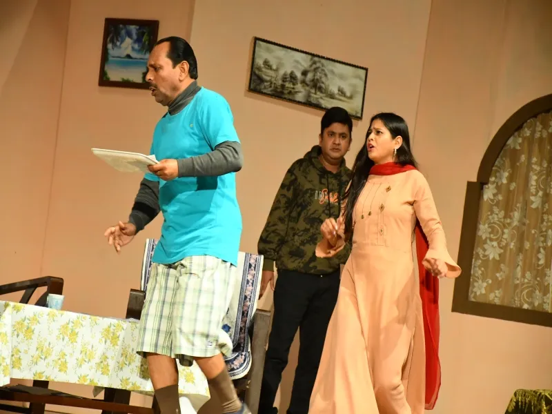 लखनऊ : 'ढोंग' में दिखी शादियों को लेकर पिता की दोहरी सोच