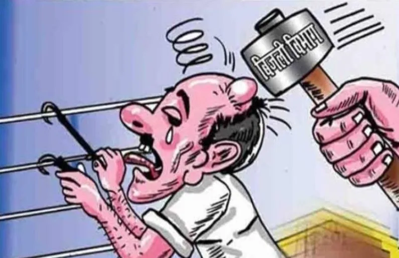 बरेली: भोर होते ही बिजली विभाग ने मारा छापा, 14 चोरी की बिजली जलाते पकड़े