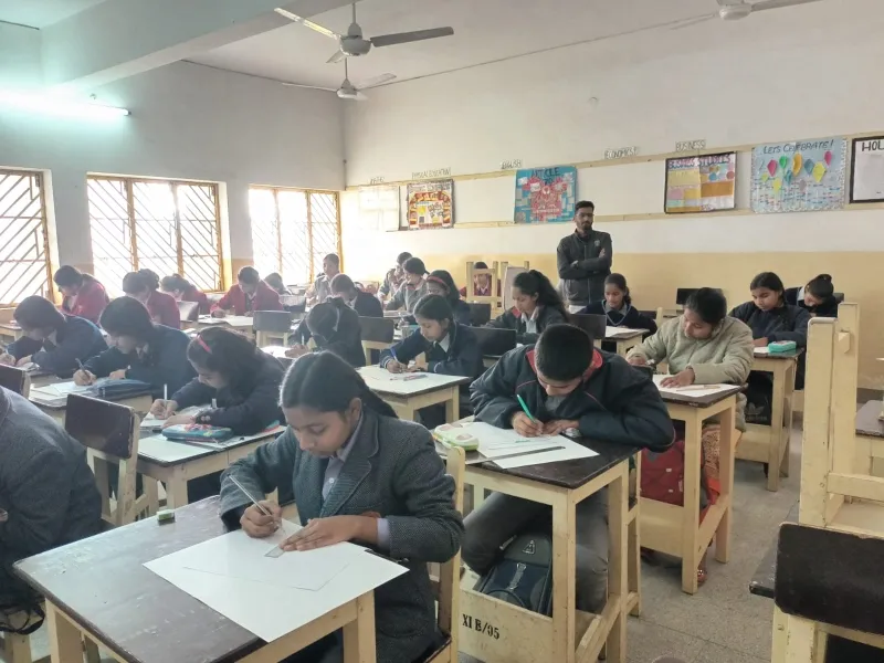 अयोध्या : पोस्टर रचना और लेखन प्रतिस्पर्धा में दिखा हुनर 