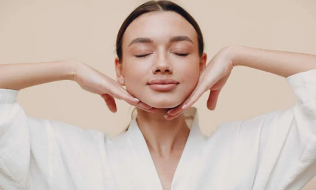 घर पर ही बेकिंग सोडा से पाएं फेशियल जैसा निखार, चेहरे से दाग-धब्बे और पिंपल्स हो जाएंगे गायब