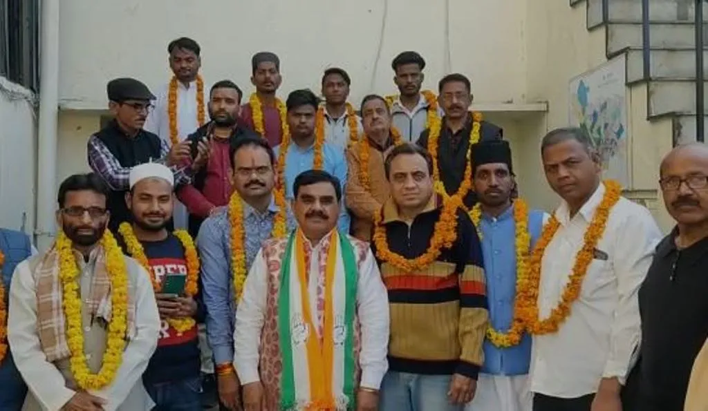 बरेली:  BSP और  SP छोड़कर दर्जनों लोगों ने थामा कांग्रेस का दामन
