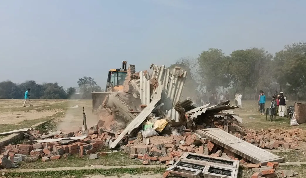 बरेली: 8 अवैध कॉलोनियों पर गरजा बीडीए का बुलडोजर