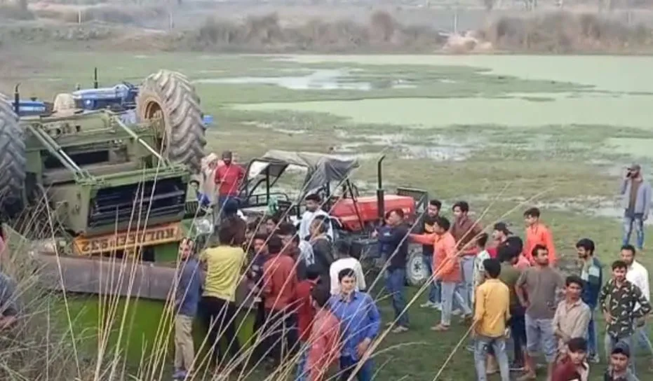 रामपुर: कंबाइन मशीन में बैठे एक छात्र की मौत, दो घायल, परिजनों में मचा कोहराम