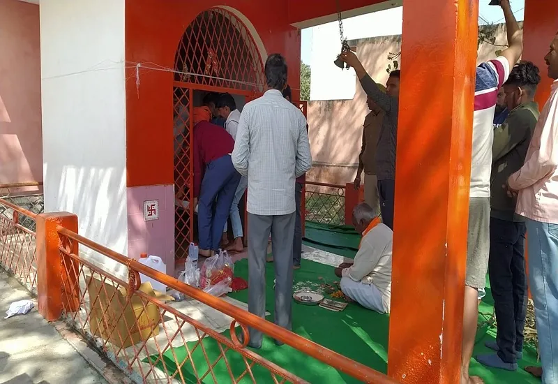 बिजनौर : मानसिक रूप से कमजोर युवक ने मंदिर में रखी मूर्ति की खंडित, गिरफ्तार